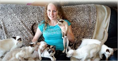 Woman Ditches Husband in Favor of Her 35 Cats And Says it’s The Best Decision She’s Ever Made!