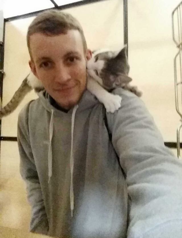 Young Man Captures the Moment Shelter Cat Chooses Him to Be His Forever Human
