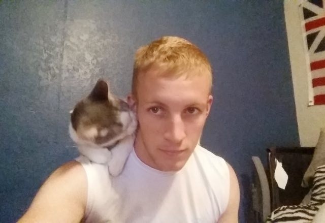 Young Man Captures the Moment Shelter Cat Chooses Him to Be His Forever Human