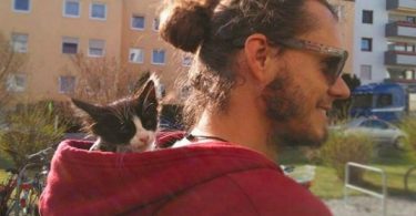 Man Rescued A Stray Homeless Kitty And Went Together On World Trip